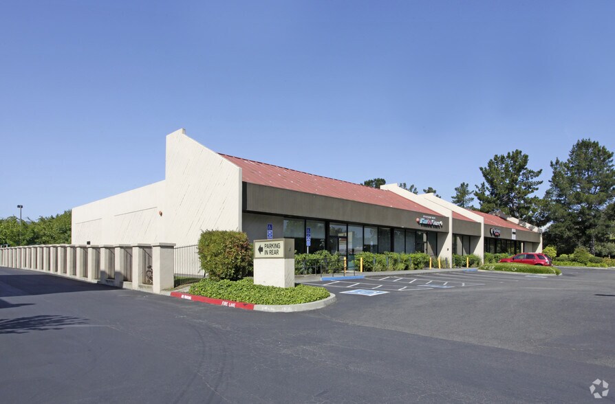 2065 W El Camino Real, Mountain View, CA for rent - Building Photo - Image 2 of 2