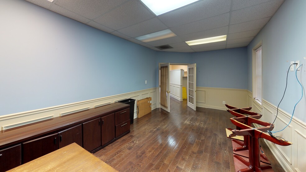 1913 Greentree Rd, Cherry Hill, NJ for rent - Interior Photo - Image 3 of 7