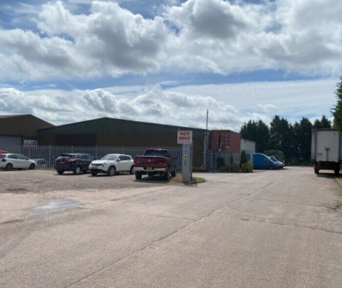 Lynn Lane, Shenstone for sale - Primary Photo - Image 1 of 1