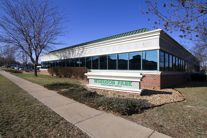 1270-1278 Windsor Dr, Lees Summit, MO for rent - Building Photo - Image 1 of 7