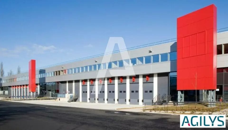 Industrial in to rent - Building Photo - Image 1 of 10