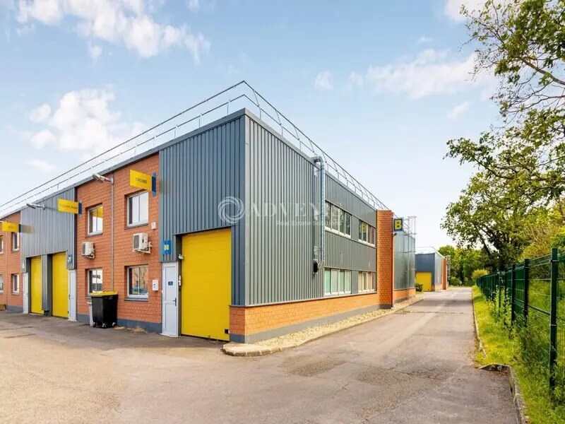 Light Industrial in SAINT-OUEN-L'AUMONE to rent Building Photo- Image 1 of 12