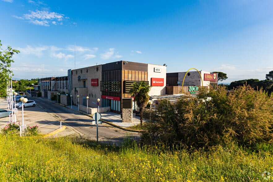 Calle Barlovento, 30, Pozuelo de Alarcón, Madrid to rent - Building Photo - Image 2 of 4