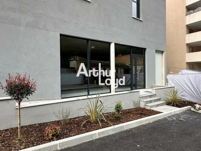 Light Industrial in Nice for sale - Building Photo - Image 2 of 3