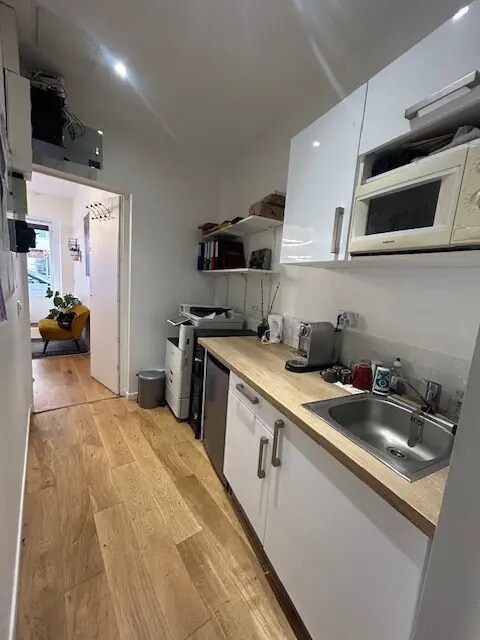 Retail in Paris to rent Interior Photo- Image 1 of 3