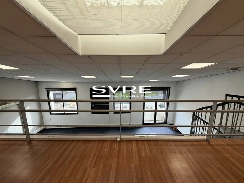 Retail in Marseille for sale - Interior Photo - Image 2 of 8