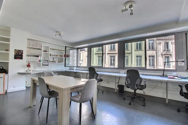 Location Bureaux 61 m²