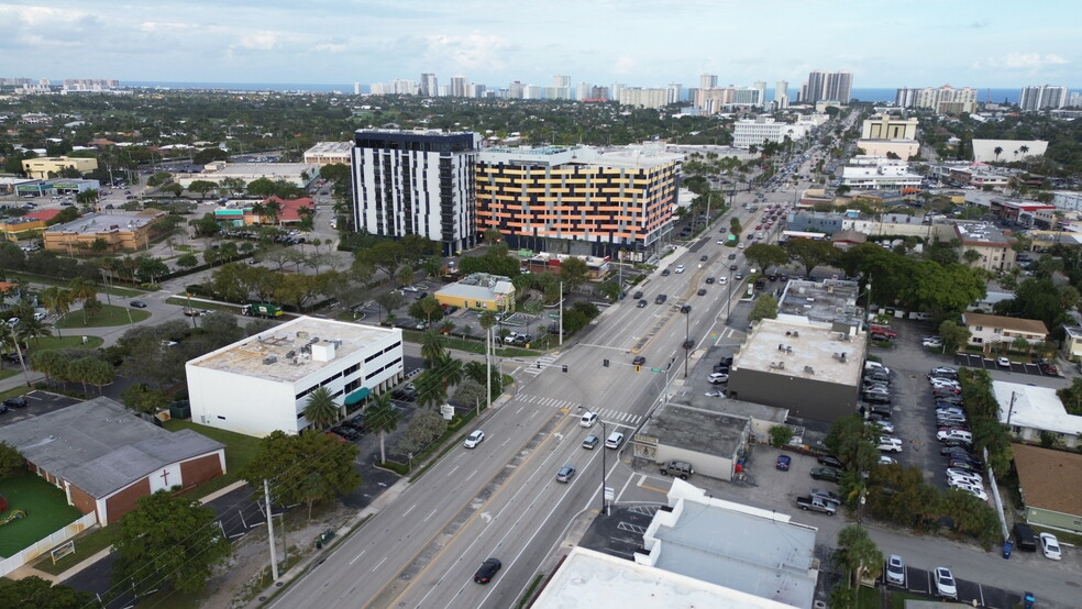 1995 E Oakland Park Blvd, Fort Lauderdale, FL for sale - Building Photo - Image 3 of 9