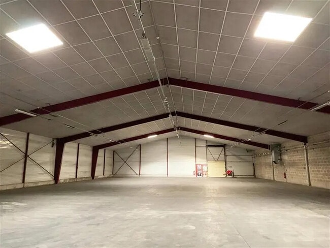 Location Entrepôt 1 500 m²