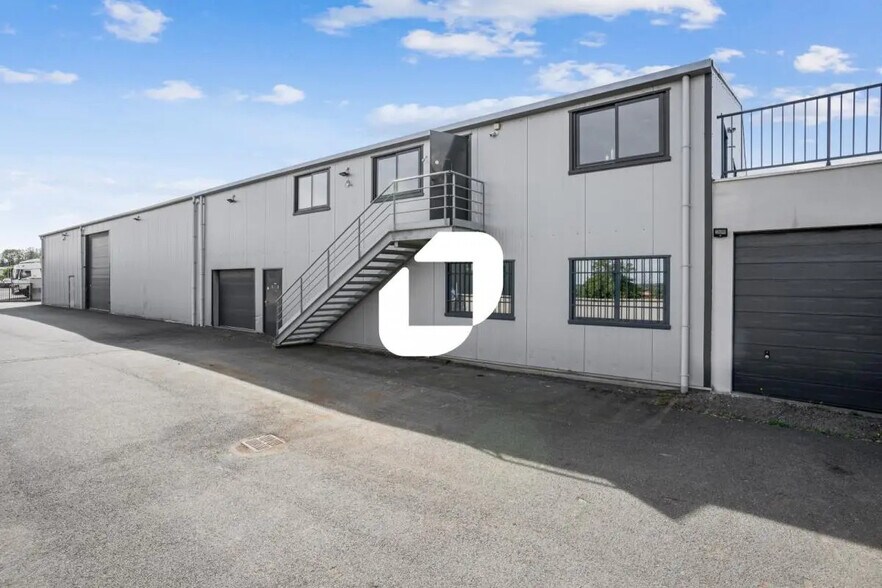 Light Industrial in Fareins to rent - Building Photo - Image 3 of 12