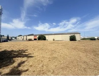 Light Industrial in Miramas for sale Building Photo- Image 1 of 2