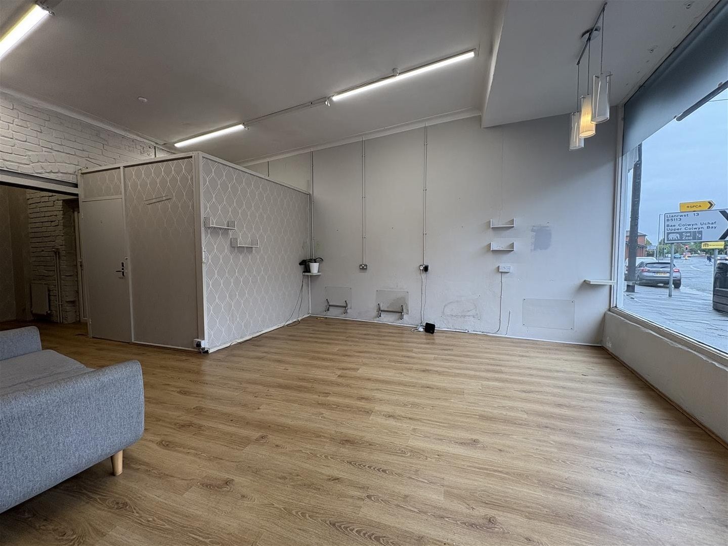 154 Conway Rd, Colwyn Bay to rent Interior Photo- Image 1 of 9