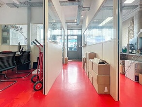 Retail in Paris to rent Building Photo- Image 1 of 19