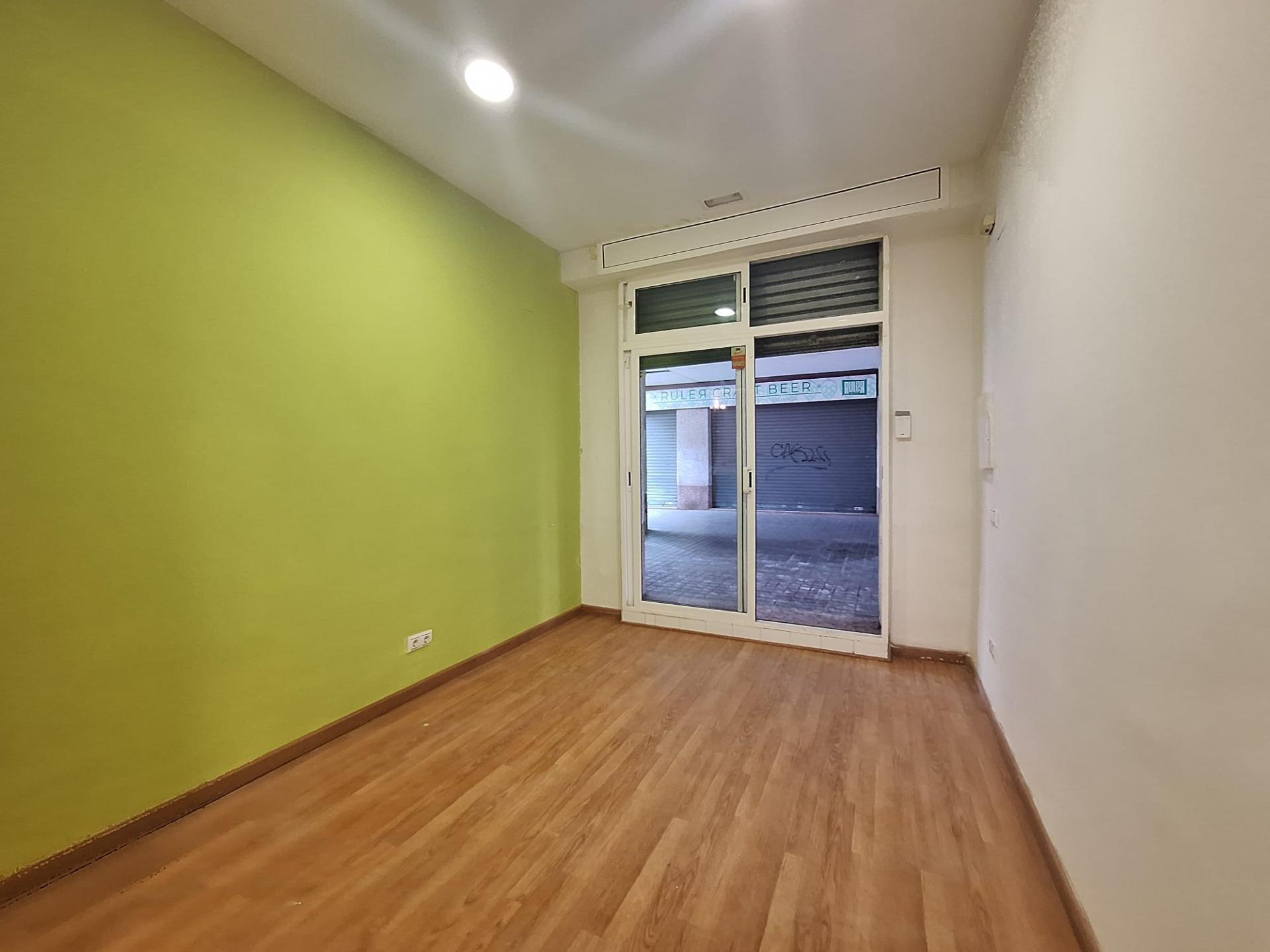 Retail in Barberà del Vallès, Barcelona to rent Primary Photo- Image 1 of 4
