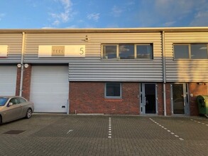 Bracebridge, Camberley for rent Building Photo- Image 2 of 2