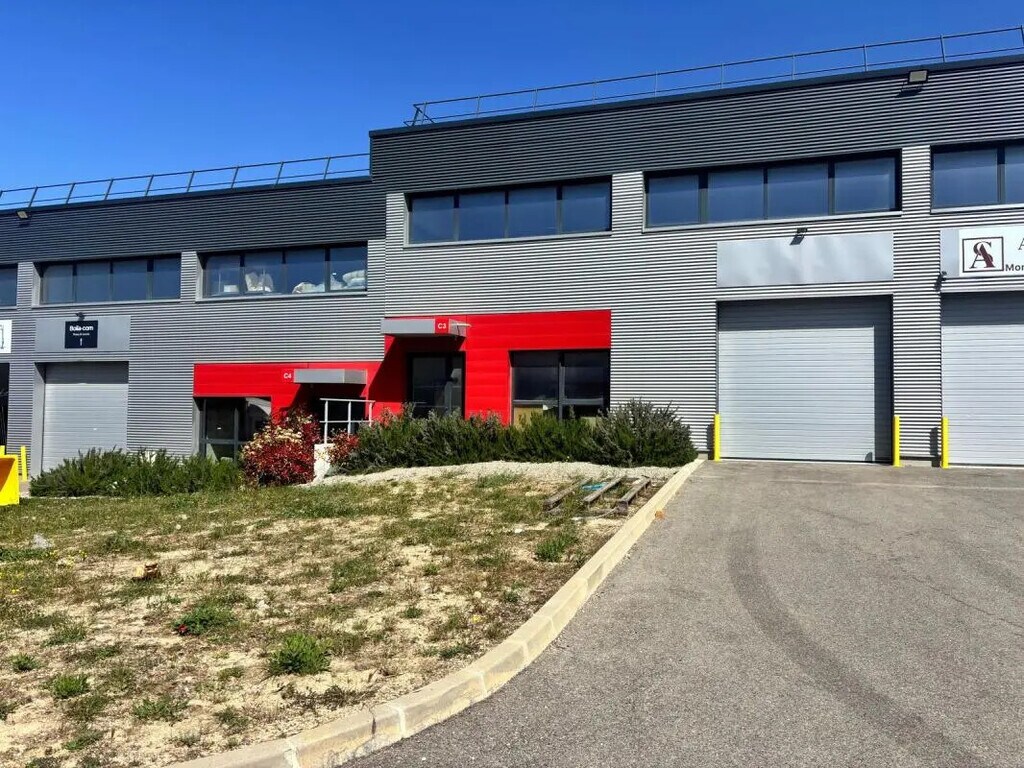 Location Local d'activités 276 m² - Photo 1