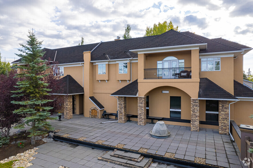 1700 Varsity Estates Dr NW, Calgary, AB for rent - Building Photo - Image 2 of 5