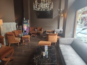 Retail in Madrid, Madrid to rent Interior Photo- Image 2 of 10