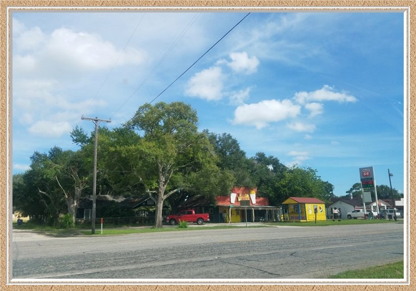 1604 Hwy 35, Van Vleck, TX for sale - Building Photo - Image 1 of 1