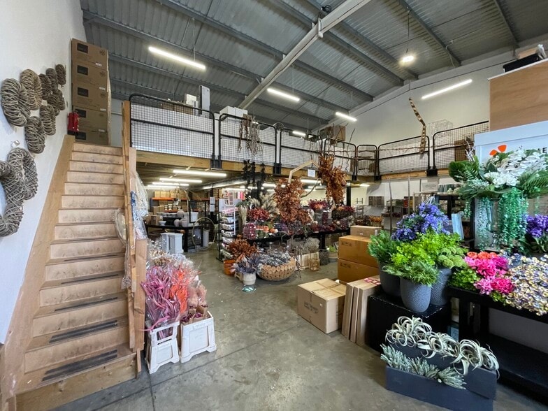 Dencora Way, Ashford to rent - Building Photo - Image 3 of 5