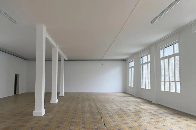Location Local d'activités 330 m²