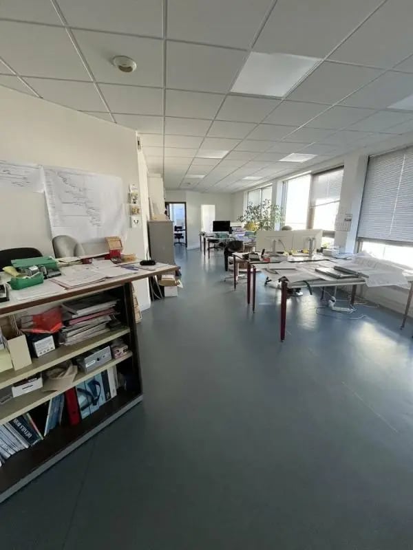Location Bureaux 123 m² - Photo 1