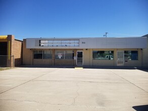 711 E Florence Blvd, Casa Grande, AZ for rent Building Photo- Image 1 of 1