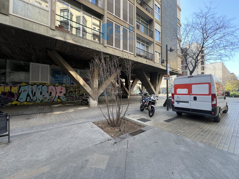 Retail in Barcelona, Barcelona to rent - Building Photo - Image 2 of 5