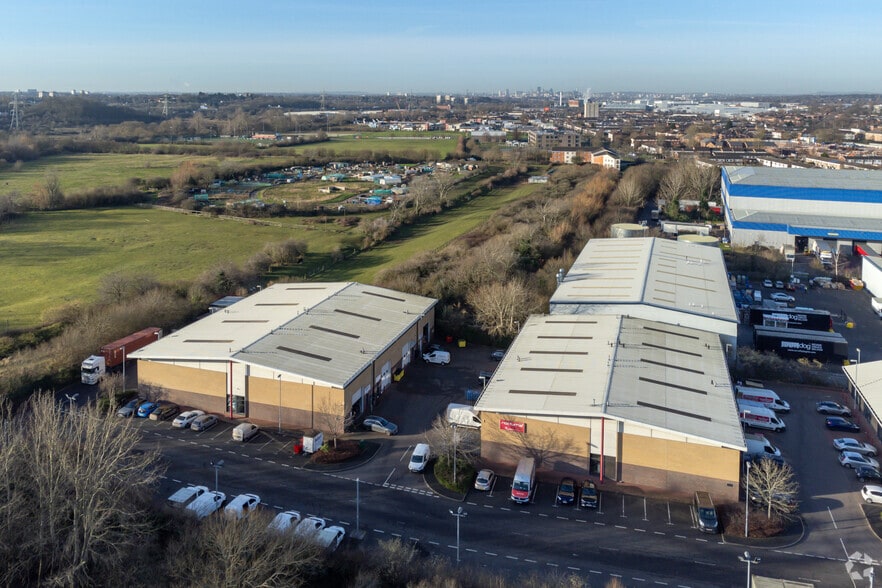 Park Ln, Birmingham to rent - Building Photo - Image 3 of 4