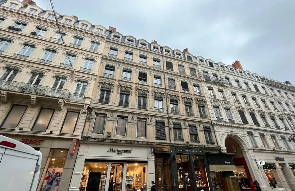 Office in Lyon to rent Building Photo- Image 1 of 12