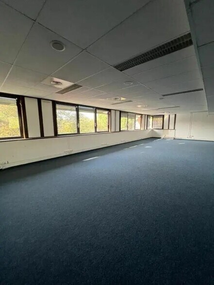 90 Rue Du Village D'Entreprises, Labège to rent - Building Photo - Image 3 of 5