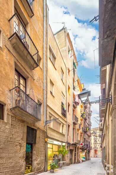 Retail in Barcelona, Barcelona to rent - Primary Photo - Image 1 of 1