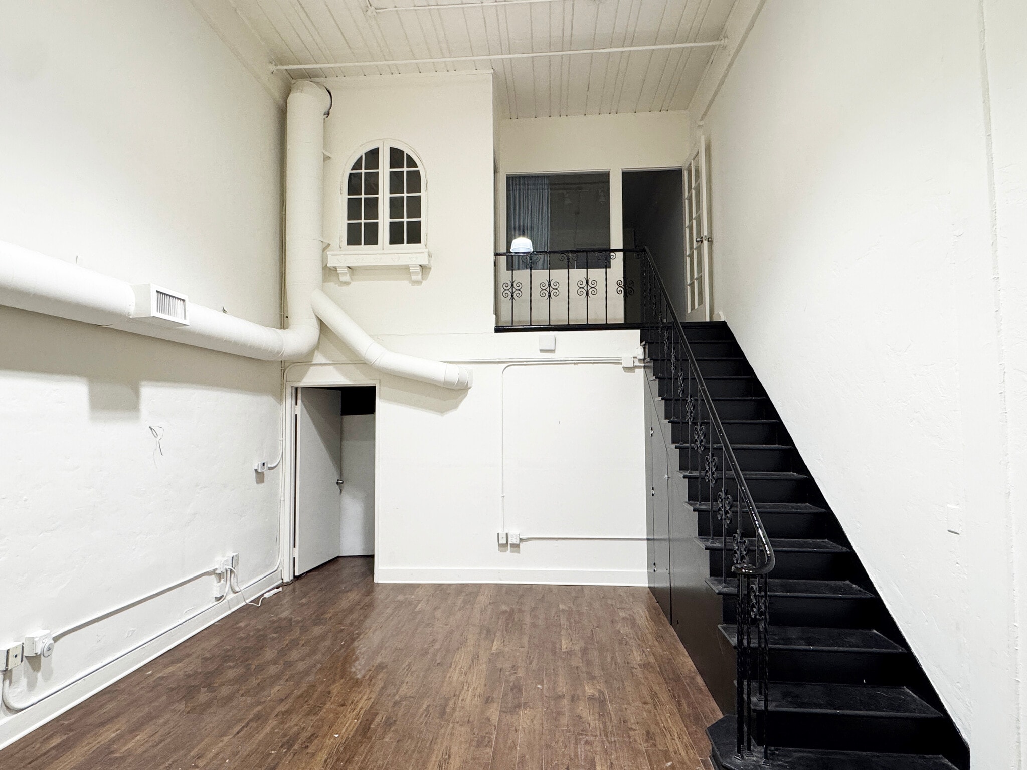 672 S La Fayette Park Pl, Los Angeles, CA to rent Interior Photo- Image 1 of 12