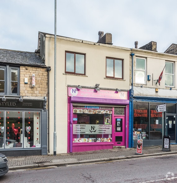 27 Bolton Rd, Darwen for sale - Primary Photo - Image 1 of 1