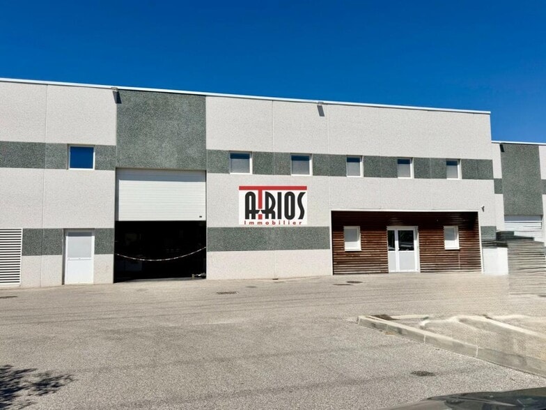 Light Industrial in La Farlède to rent - Building Photo - Image 2 of 6