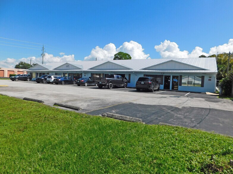 280-294 Clearlake Rd, Cocoa, FL for sale - Building Photo - Image 1 of 1