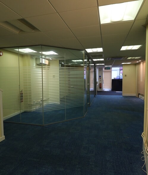 3-5 Market Pl, Hinckley for sale - Interior Photo - Image 2 of 5