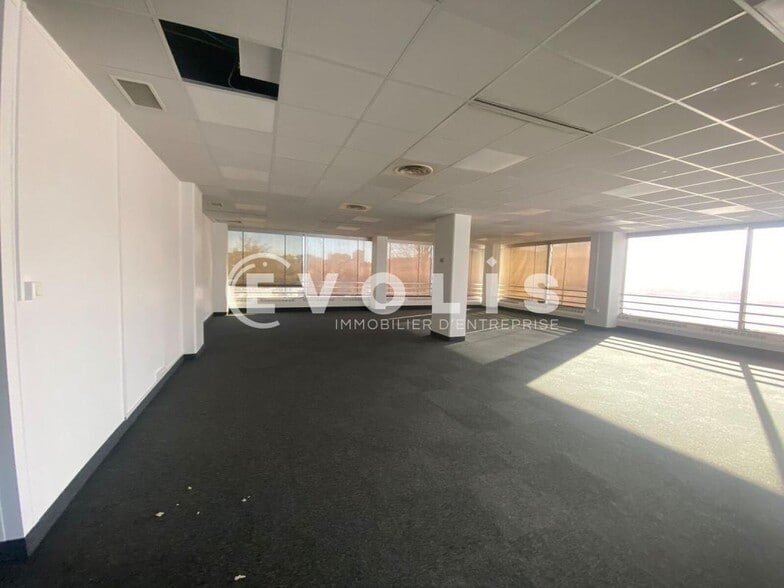 Office in Rosny-sous-Bois to rent - Building Photo - Image 3 of 23