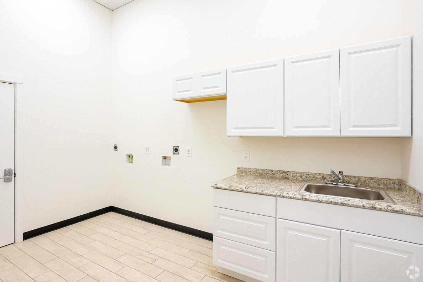 4924 Poplar Level Rd, Louisville 40219 Poplar Plaza Center UK