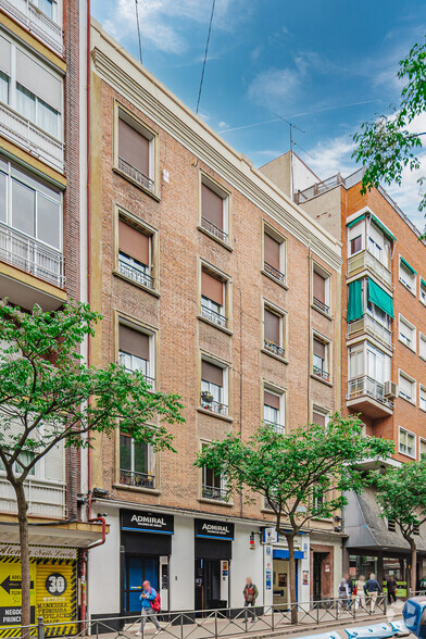 Calle Francos Rodríguez, 15, Madrid, Madrid for rent - Primary Photo - Image 1 of 2