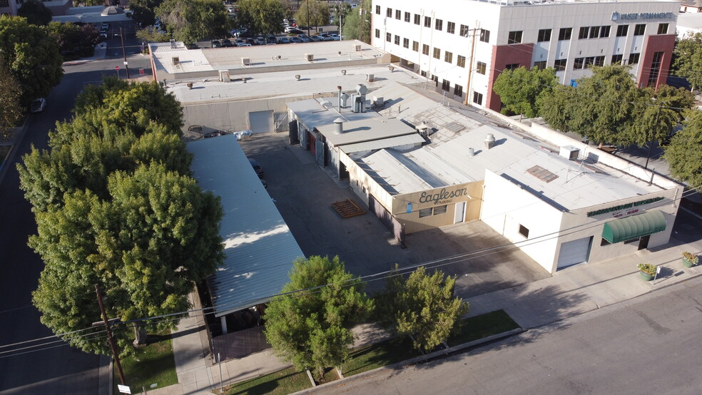 2530 Eye St, Bakersfield, CA for sale - Building Photo - Image 2 of 8