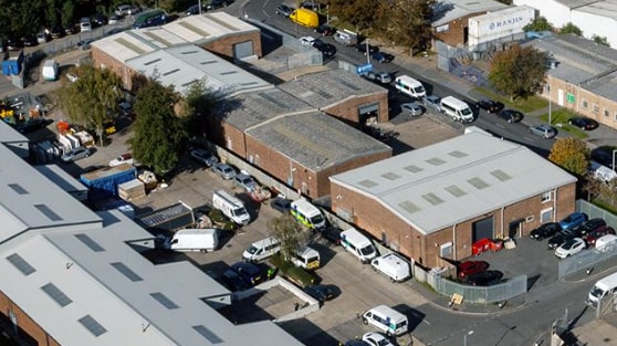 5 Pasadena Close, Hayes to rent Primary Photo- Image 1 of 2