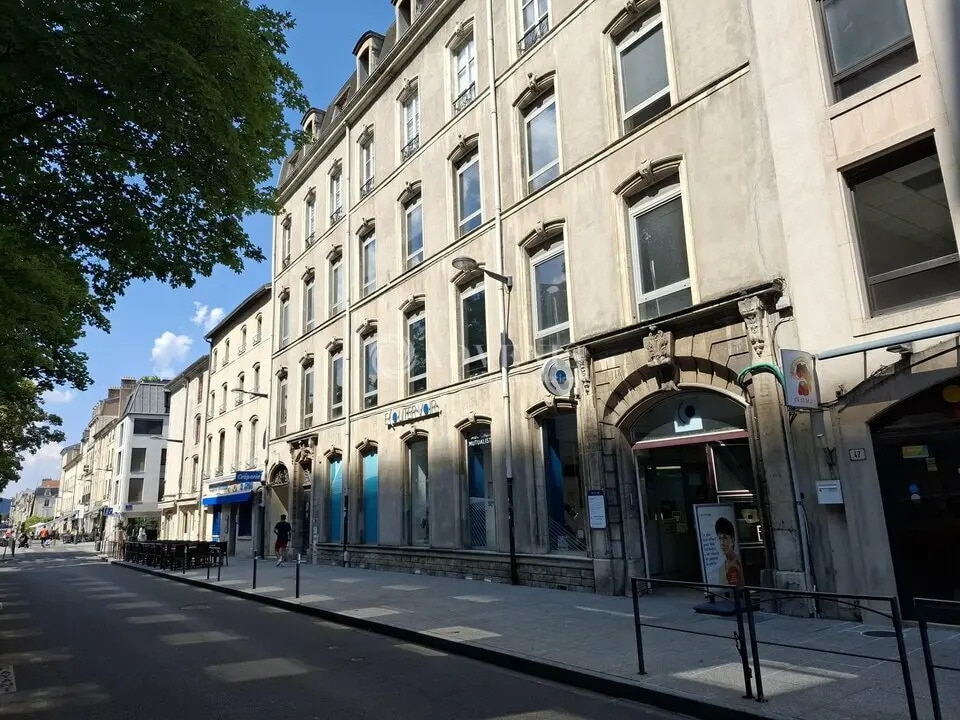 Vente Bureaux 233 m² - Photo 1