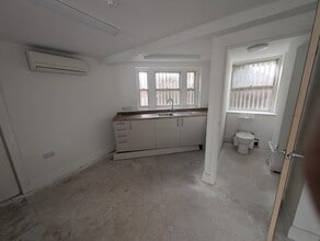 52 High St, Congleton to rent Building Photo- Image 2 of 4