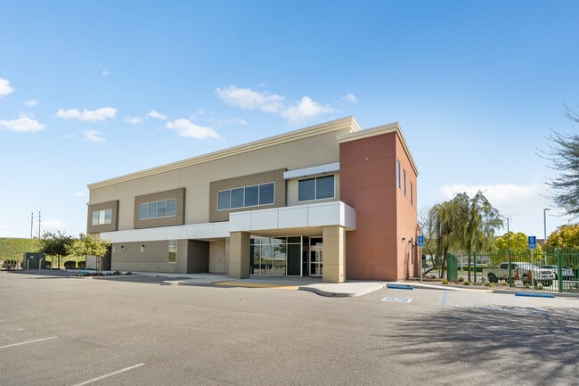 More details for 5000 Commerce Dr, Bakersfield, CA - Office / Medical to Rent