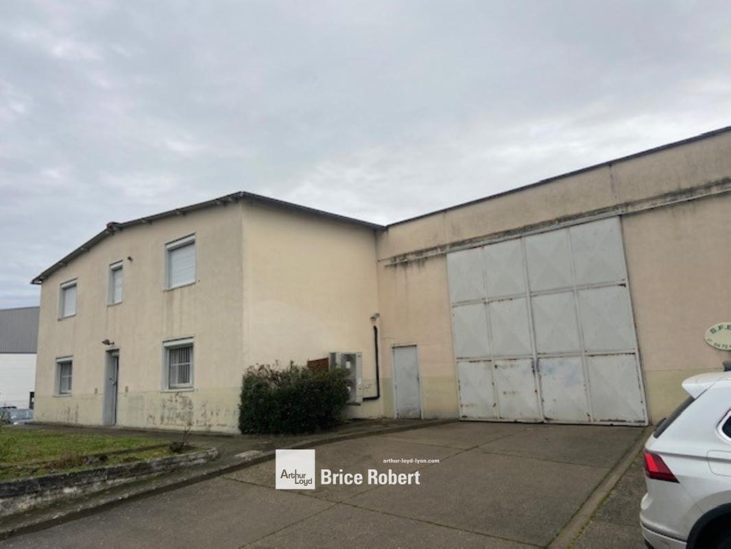 Light Industrial in Saint Laurent De Mure to rent Building Photo- Image 1 of 6