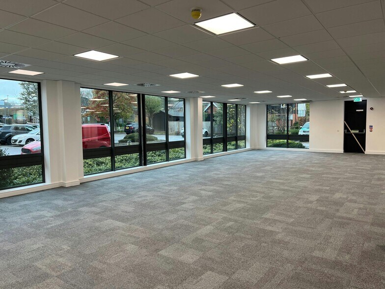 Church Green Clos, Kings Worthy to rent - Building Photo - Image 2 of 4