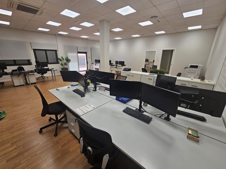 Retail in Malgrat de Mar, Barcelona to rent - Interior Photo - Image 2 of 3