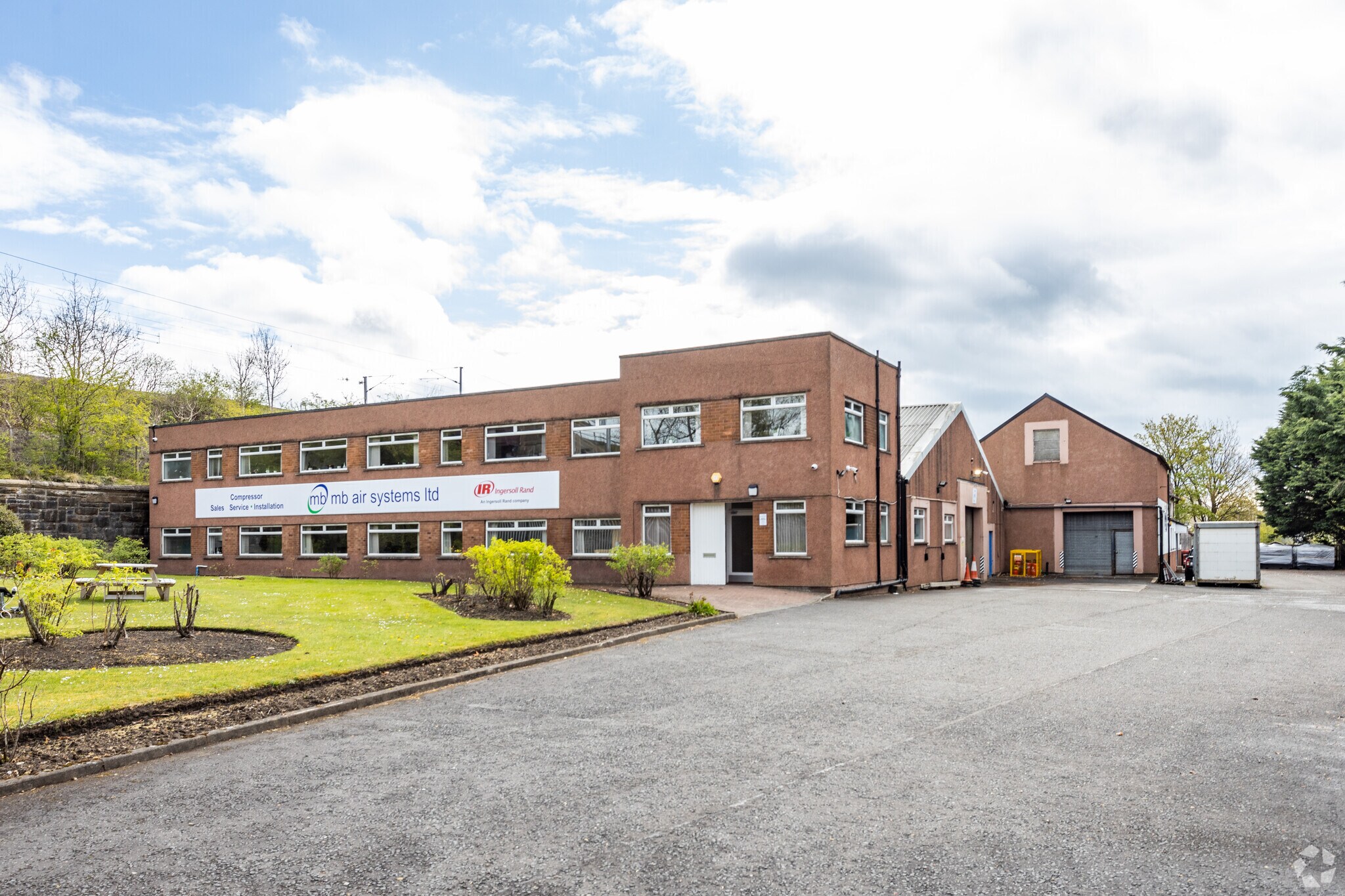 149 Glasgow Rd, Wishaw to rent Primary Photo- Image 1 of 4