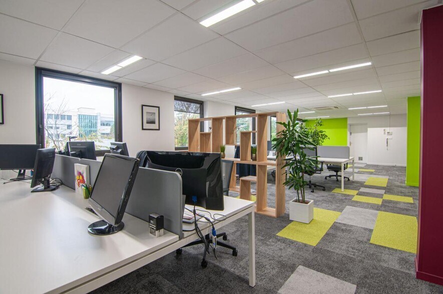 Office in Chatou to rent - Interior Photo - Image 1 of 11